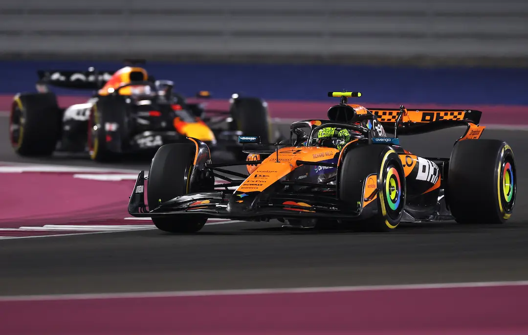 Lando Norris leads Max Verstappen through Turn 1 under the lights at Lusail during the Qatar GP 2025 Sprint Race. © Pirelli Motorsport Media