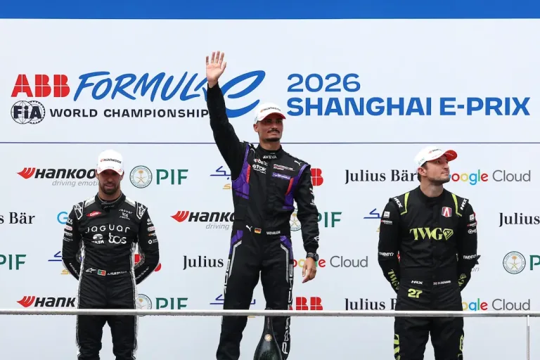 Pascal Wehrlein, António Félix da Costa and Jake Dennis on the podium after the Shanghai E-Prix Round 12, Wehrlein waving to the crowd in first place © LAT Images / Formula E