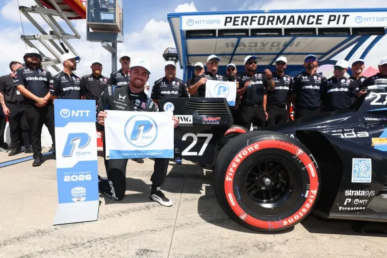 Kyle Kirkwood kneels beside the No. 27 Andretti Global Honda with his team and the NTT P1 Award after Nashville Superspeedway qualifying. © Penske Entertainment: Joe Skibinski
