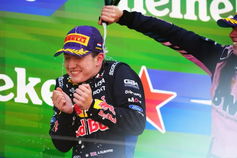 F1 Academy Zandvoort 2026 race winner Alisha Palmowski celebrates on the podium after winning the Feature Race for Campos Racing © Sona Maleterova/Getty Images